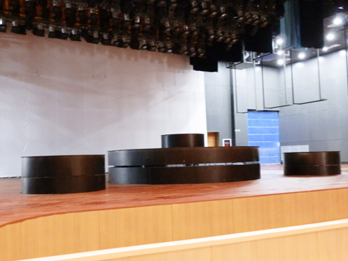 旋轉(zhuǎn)、升降舞臺