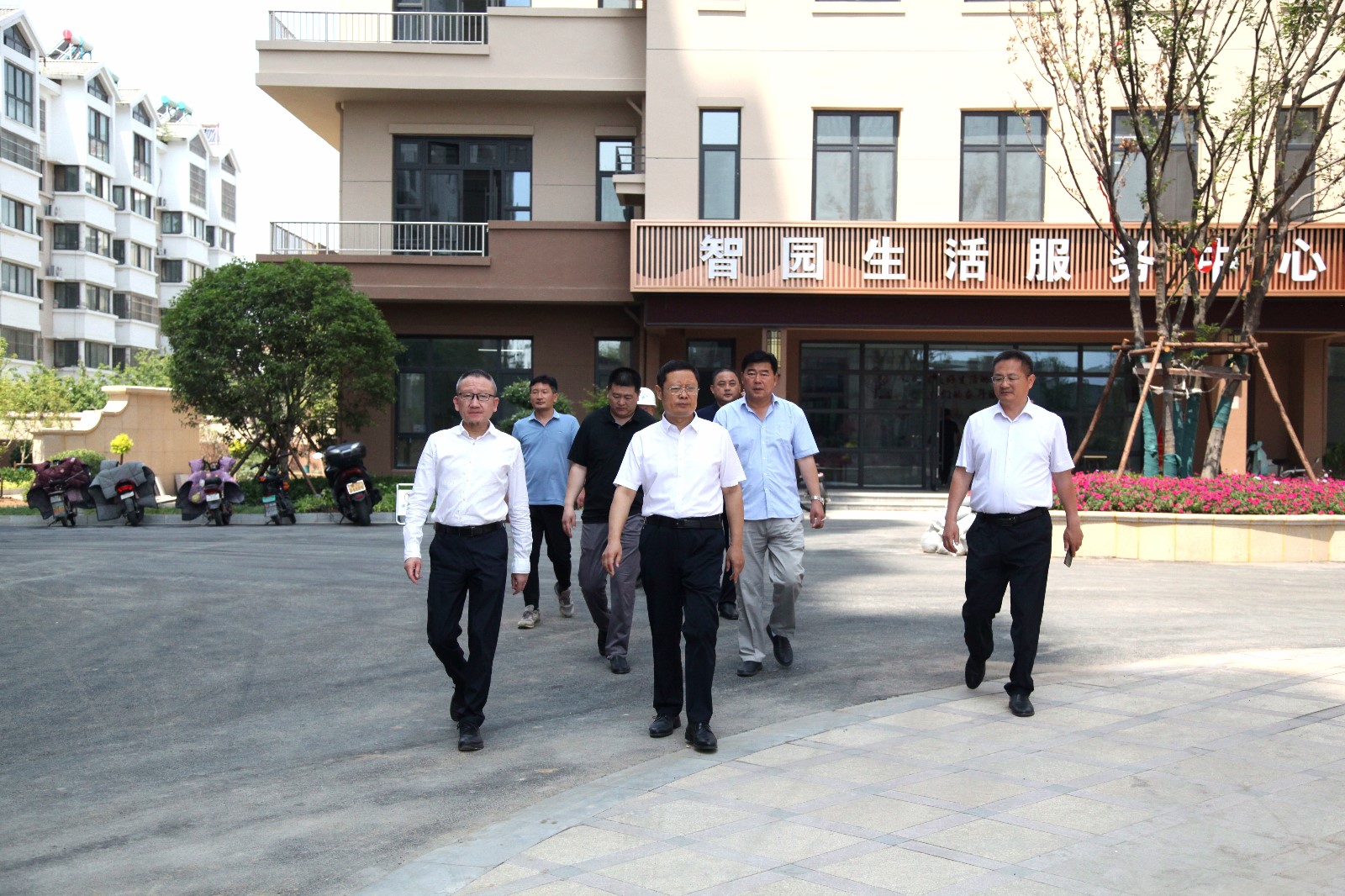 信華集團(tuán)黨委書記、董事長徐俊調(diào)研信華城·智園交房籌備工作