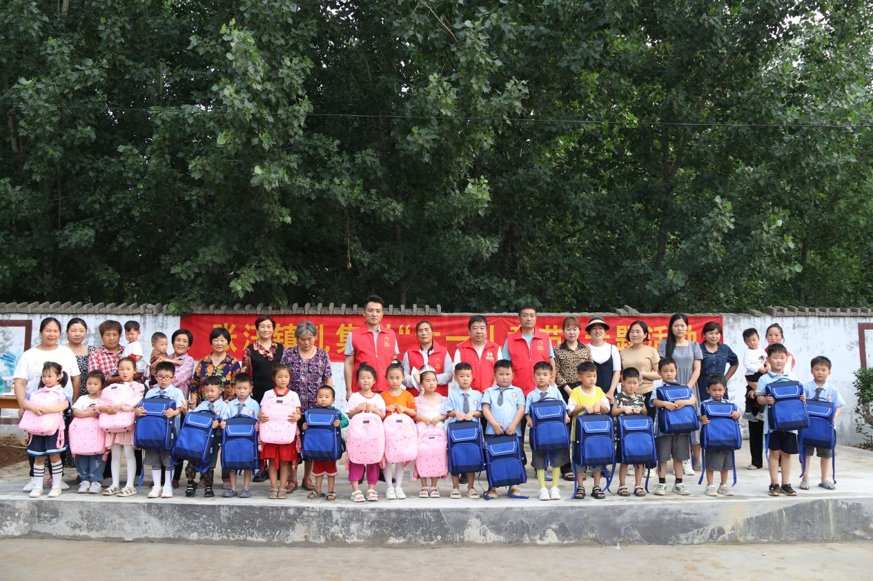 遠(yuǎn)大安裝公司赴張汪鎮(zhèn)孔集村開展兒童節(jié)慰問活動(dòng)