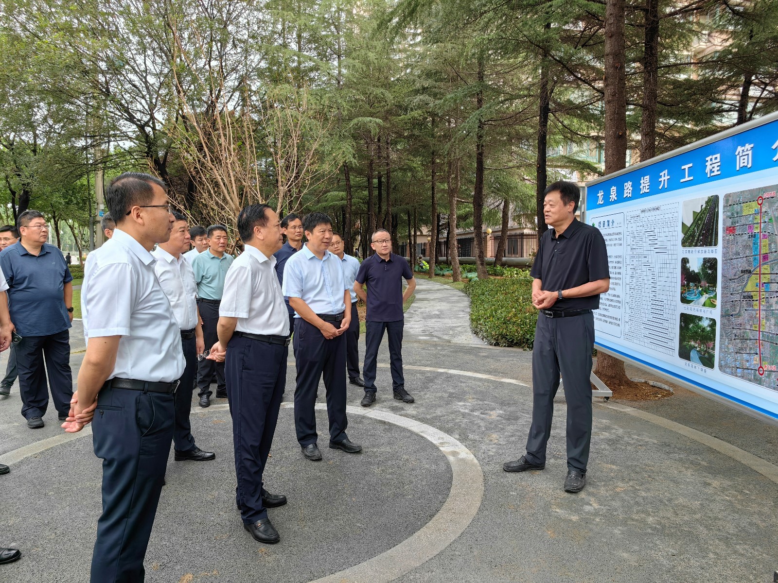 市領(lǐng)導(dǎo)王廣部、周剛到信華集團調(diào)研重點城建項目建設(shè)情況