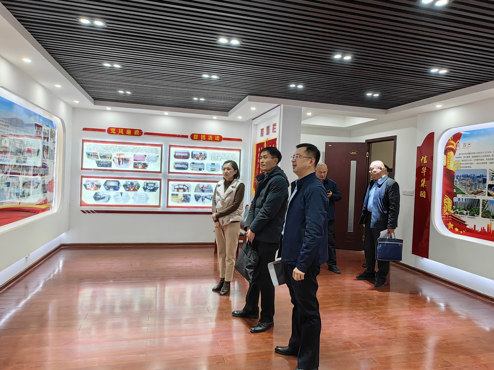 市司法局領(lǐng)導到信華集團調(diào)研法治文化建設(shè)工作